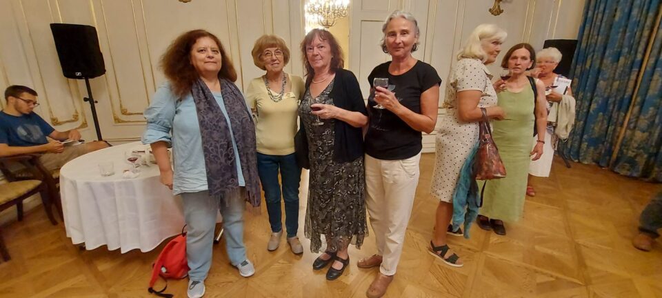 379633494_212897704919281_4707906955332346316_n